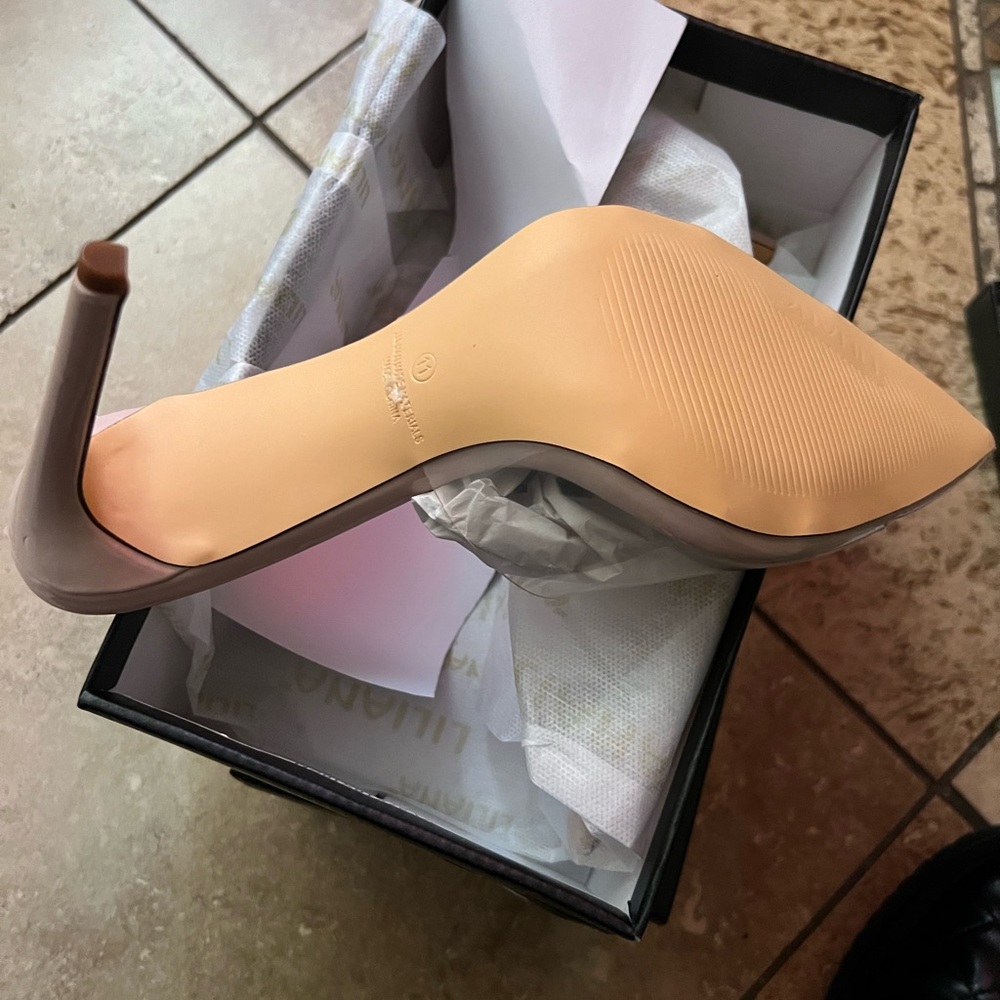 Heels - Picture 4 of 4